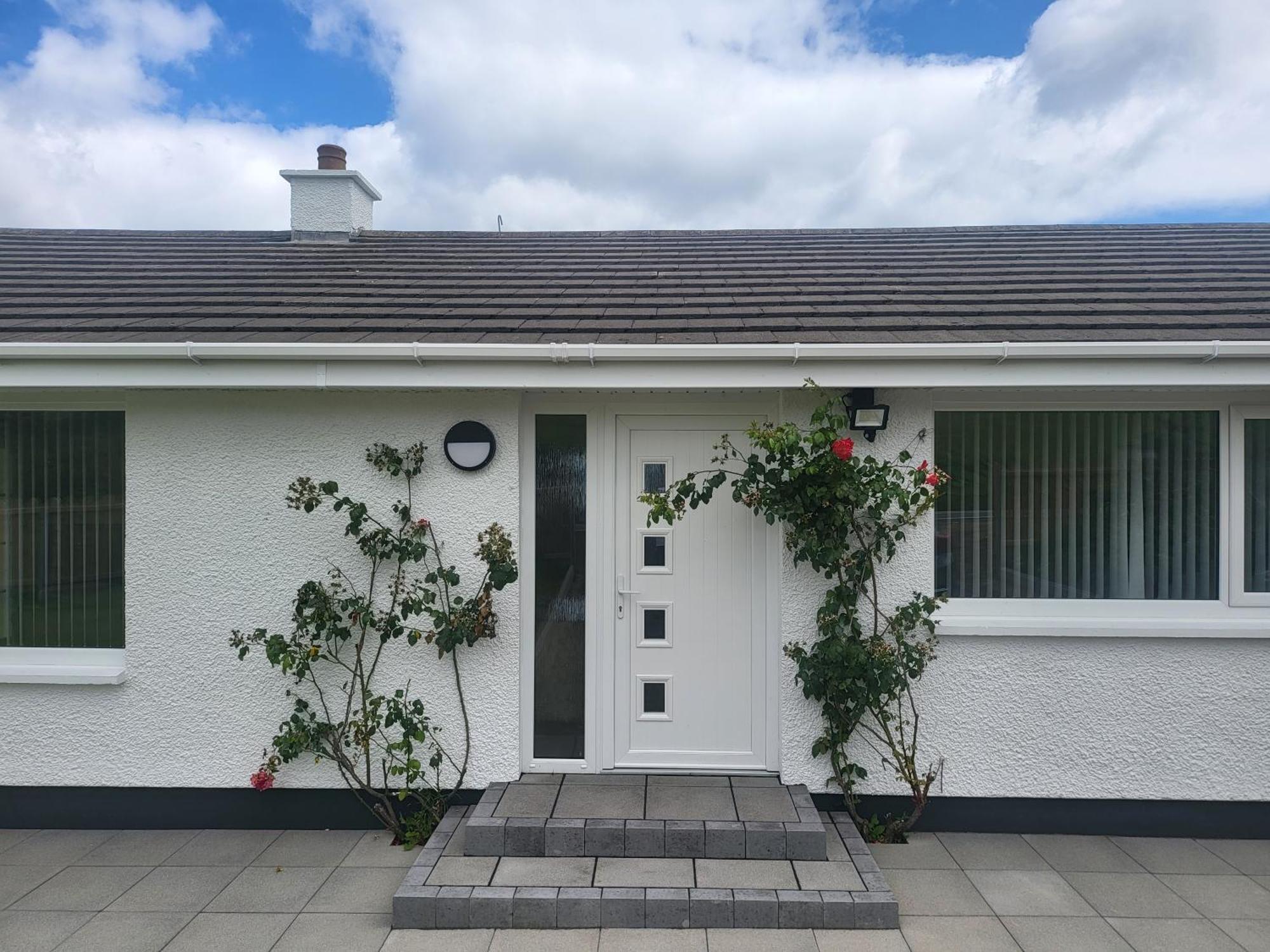 Royal Court Hotel Portrush Exterior photo