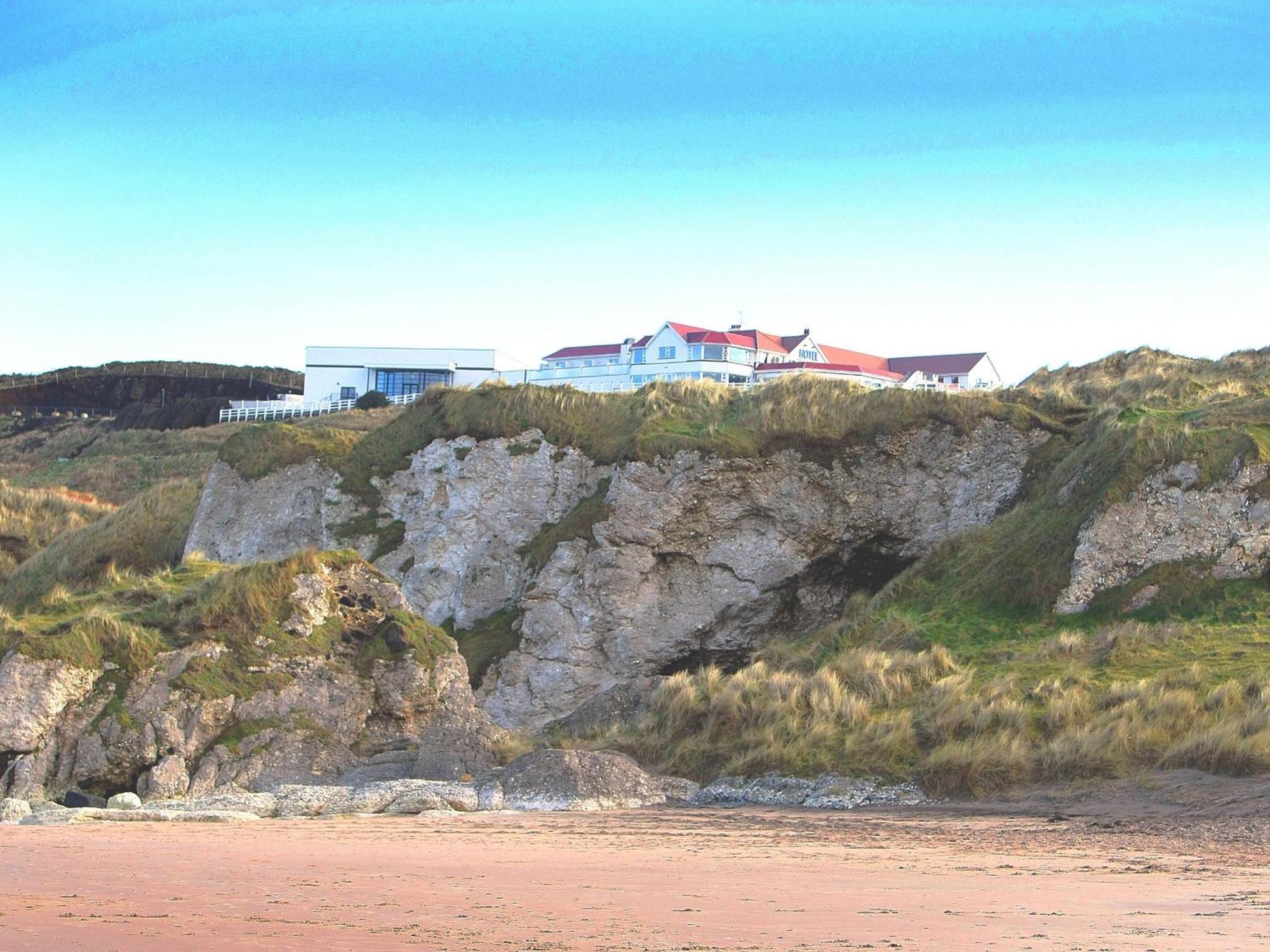 Royal Court Hotel Portrush Exterior photo