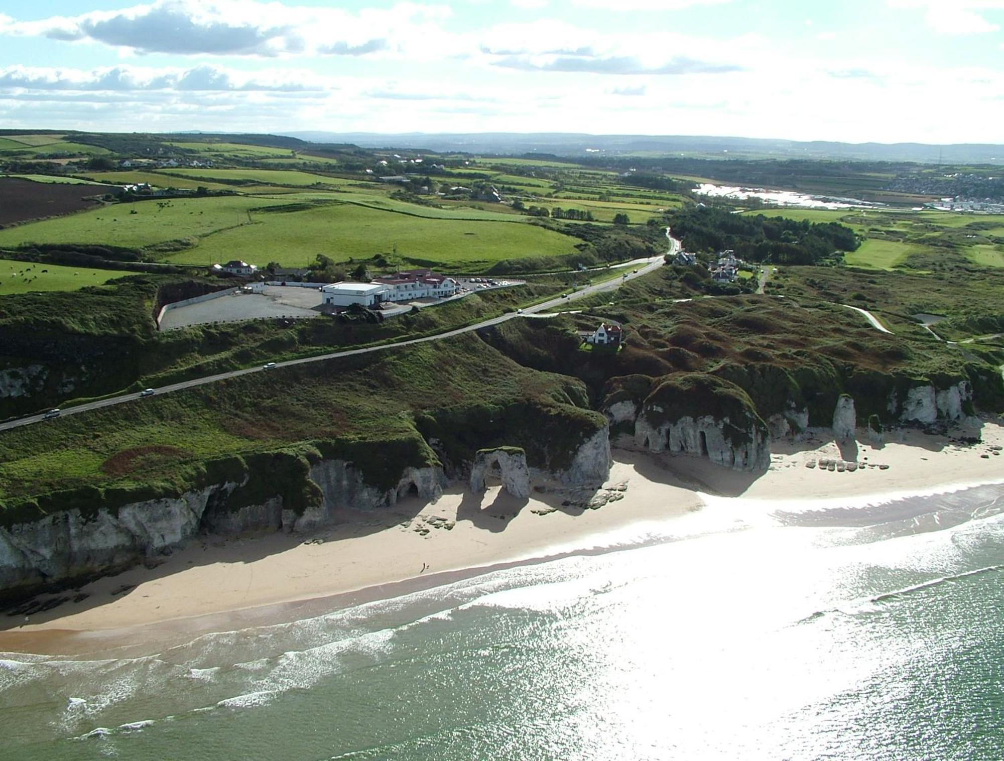 Royal Court Hotel Portrush Exterior photo