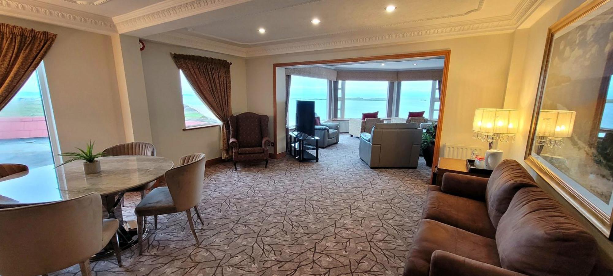 Royal Court Hotel Portrush Exterior photo