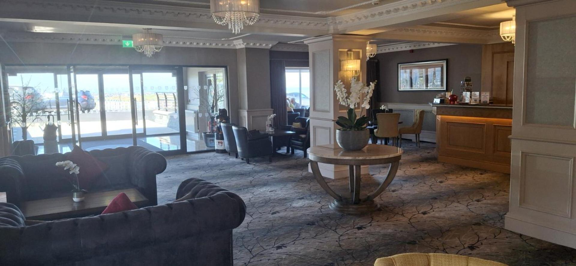Royal Court Hotel Portrush Exterior photo