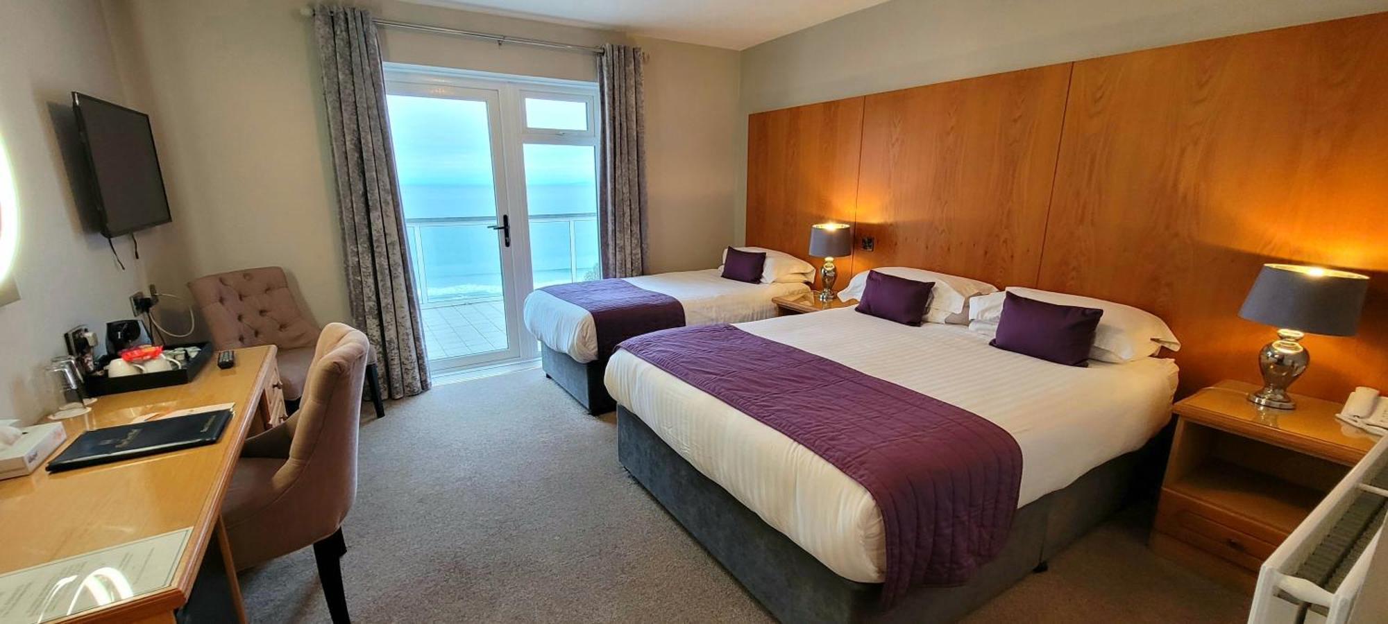 Royal Court Hotel Portrush Exterior photo