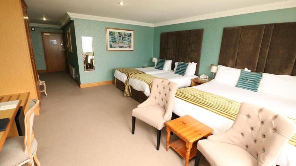 Royal Court Hotel Portrush Exterior photo